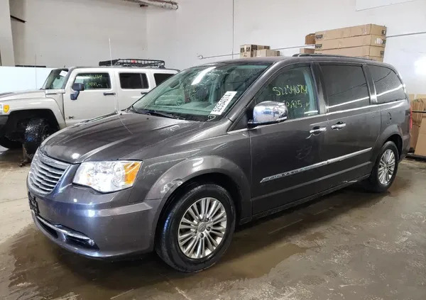 samochody osobowe Chrysler Town &amp; Country cena 35000 przebieg: 129480, rok produkcji 2015 z Korfantów